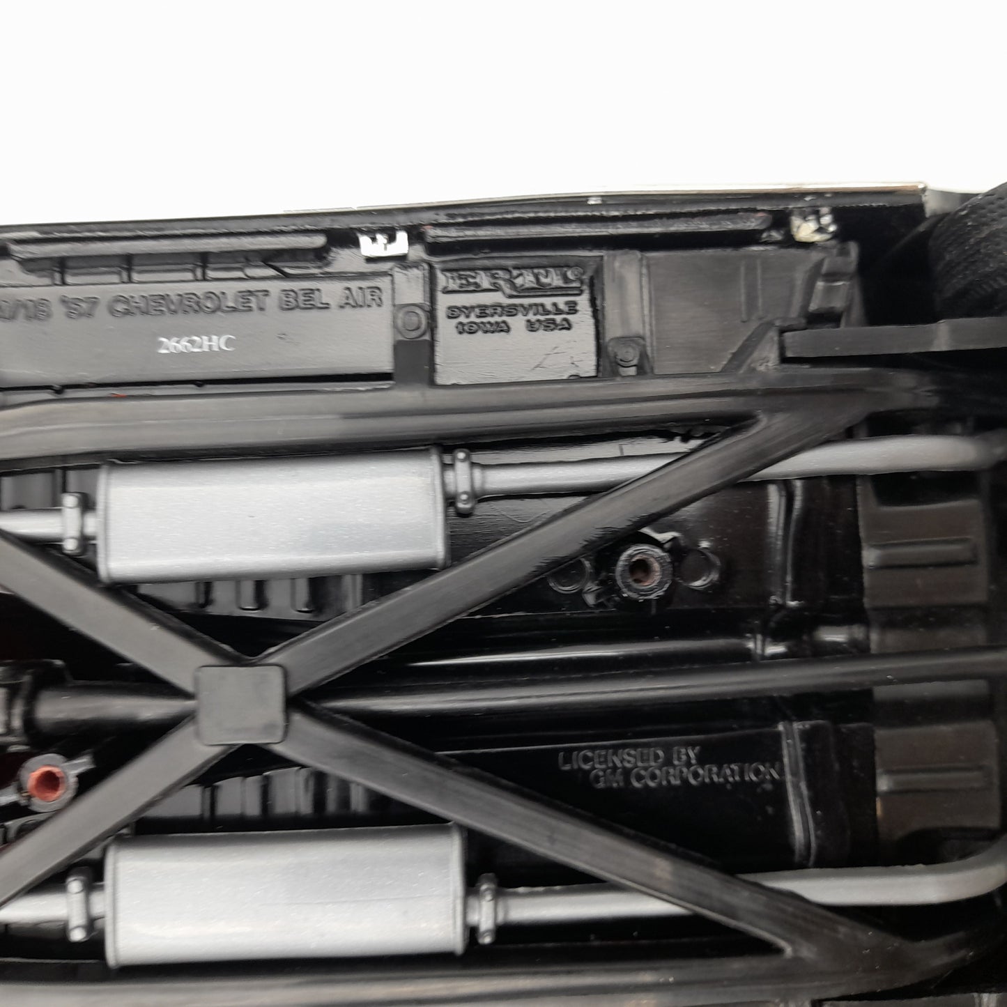 Chevrolet Bel Air Cabriolet 1957 1/18 ERTL noire rouge – Modèle US vintage sous licence GM