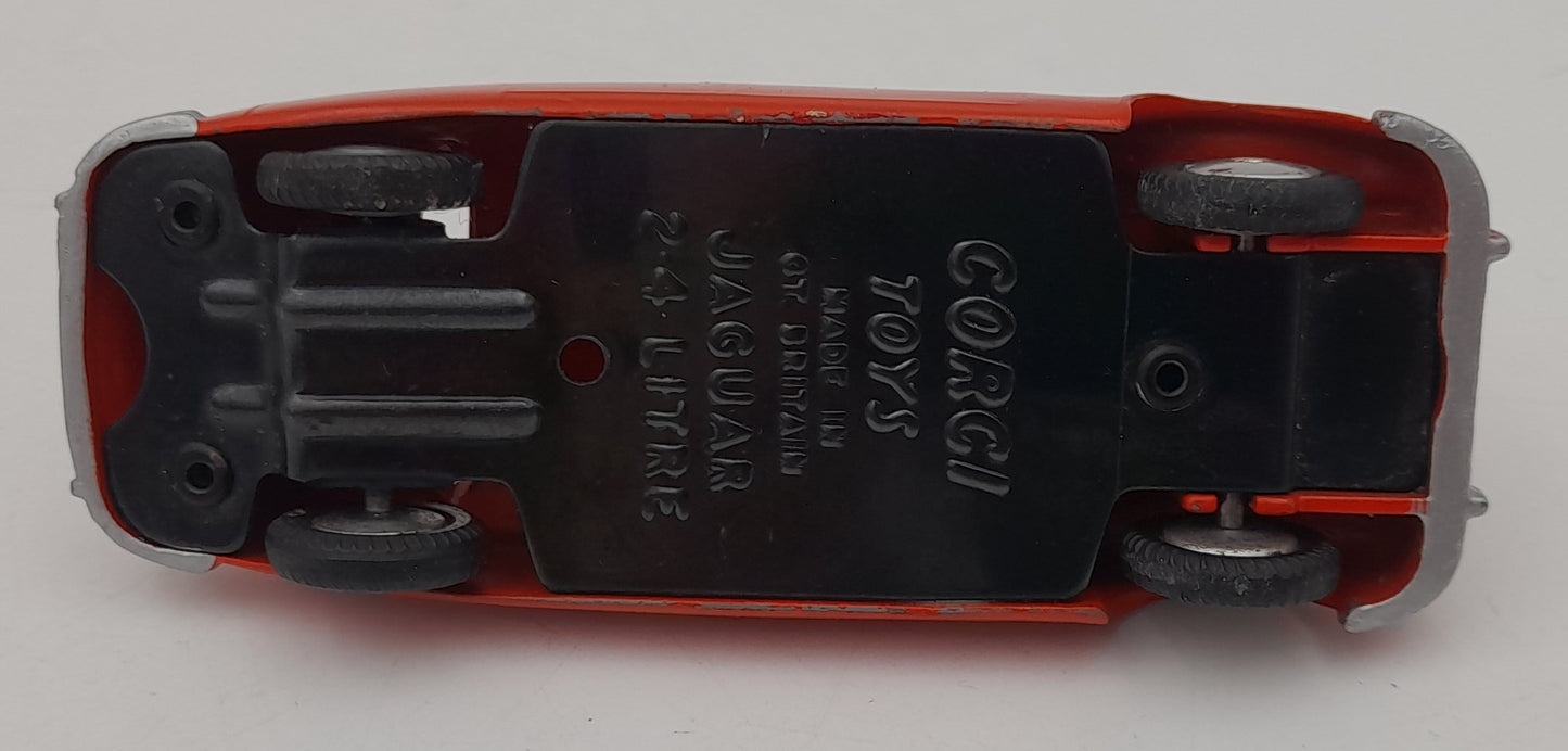 Corgi Toys Jaguar 2.4 Litre 1 43 Britain restaurée très bon état