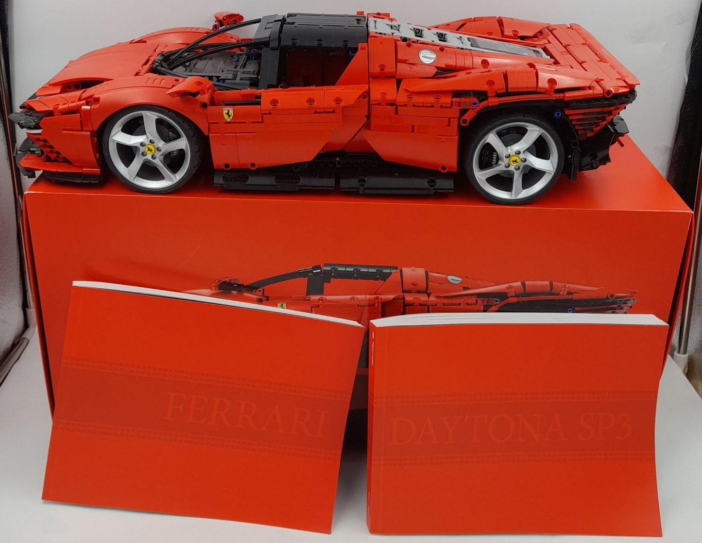 LEGO Technic Ferrari Daytona SP3 42143 – Complet avec boîte et manuels