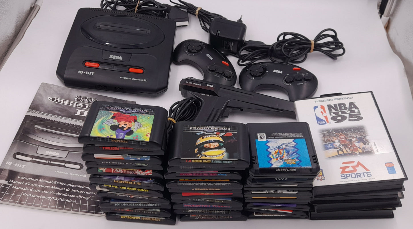 Console Sega Mega Drive II + 2 manettes + Notice + Light Phaser + 34 Jeux – Lot Complet