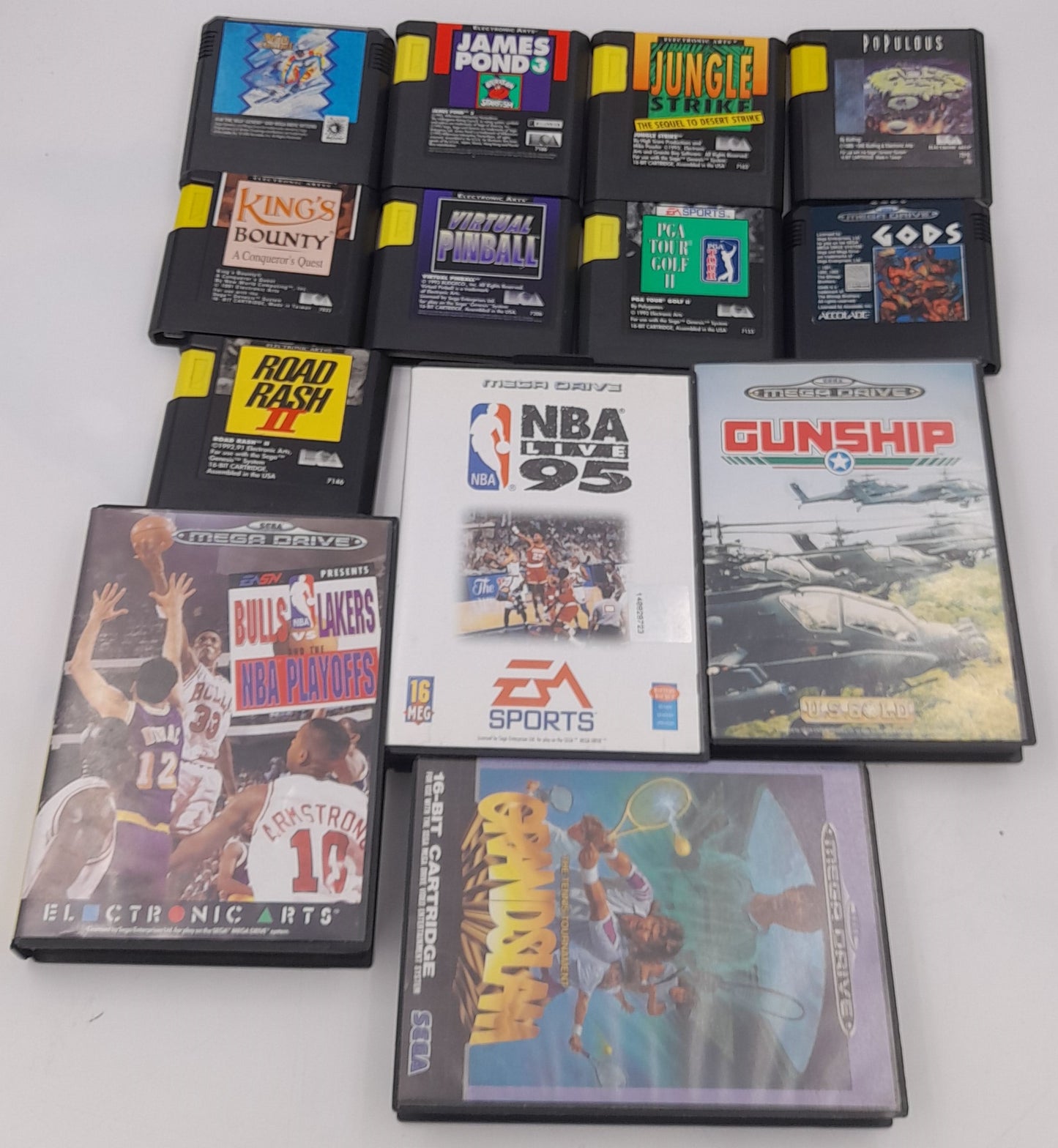 Console Sega Mega Drive II + 2 manettes + Notice + Light Phaser + 34 Jeux – Lot Complet