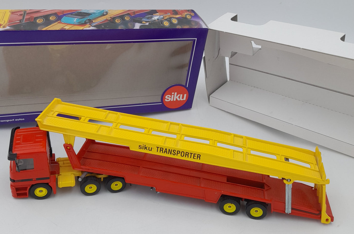 Camion transporteur voitures SIKU Super Serie 3112 Mercedes‑Benz Actros 1:55 en boîte – très bon état