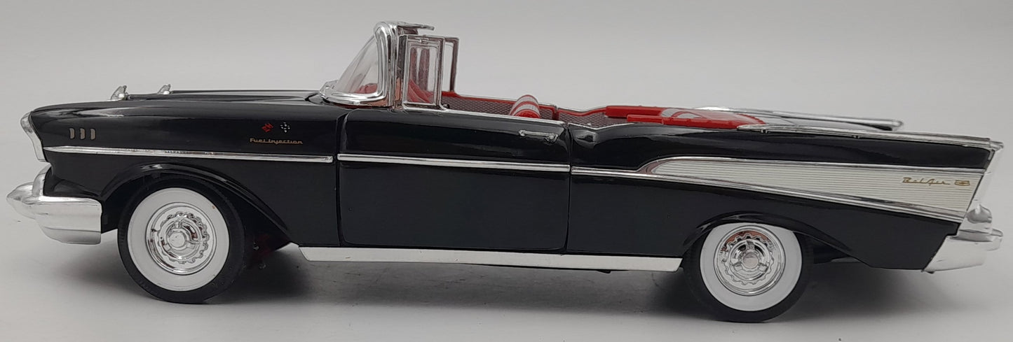 Chevrolet Bel Air Cabriolet 1957 1/18 ERTL noire rouge – Modèle US vintage sous licence GM