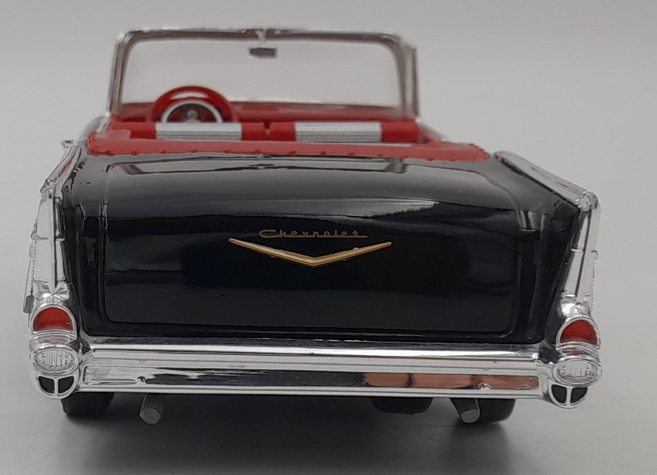 Chevrolet Bel Air Cabriolet 1957 1/18 ERTL noire rouge – Modèle US vintage sous licence GM