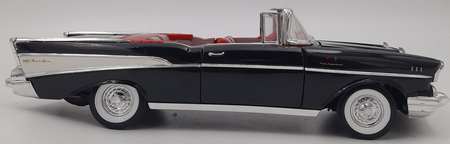 Chevrolet Bel Air Cabriolet 1957 1/18 ERTL noire rouge – Modèle US vintage sous licence GM