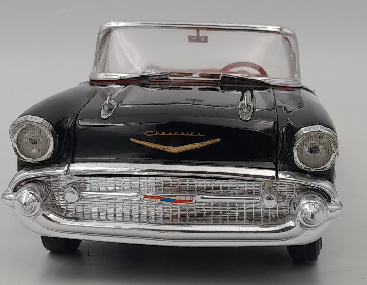 Chevrolet Bel Air Cabriolet 1957 1/18 ERTL noire rouge – Modèle US vintage sous licence GM