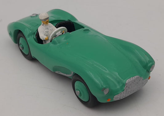 Dinky Toys 110 Aston Martin 1 43 Meccano England restaurée très bon état