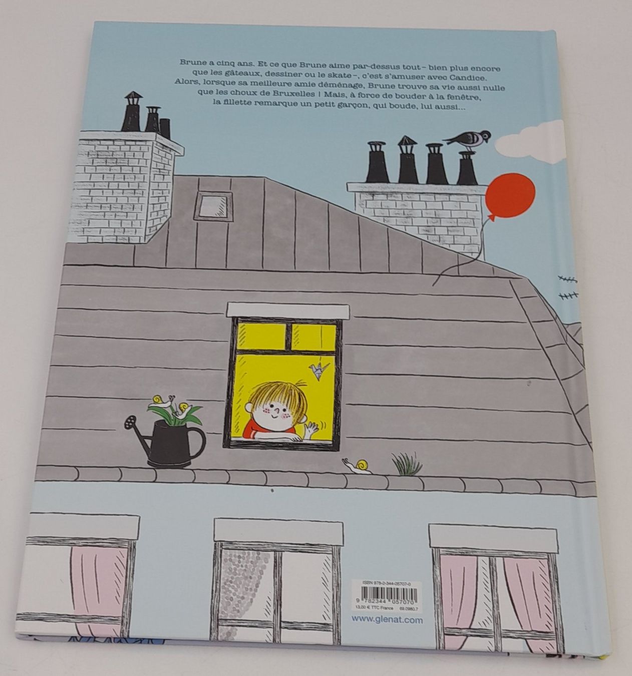 À la fenêtre – Sophie Astrabie / Glénat Jeunesse 2023