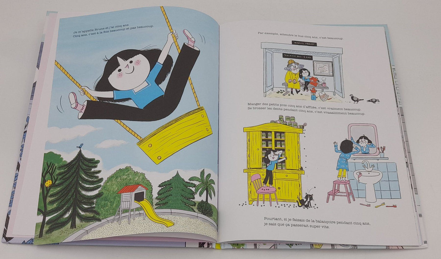 À la fenêtre – Sophie Astrabie / Glénat Jeunesse 2023