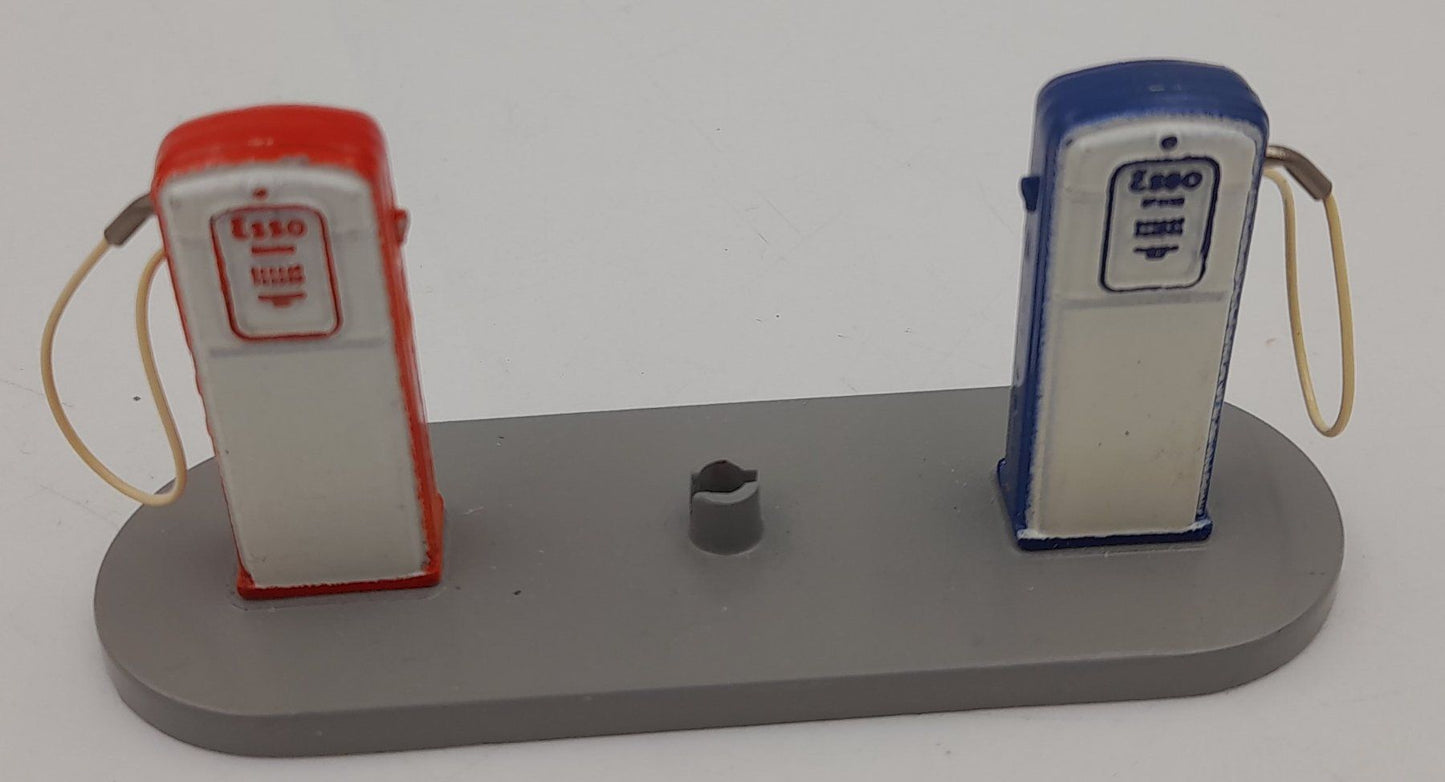 Dinky Toys 49D Poste ESSO avec Boîte d’Origine – Proche du Neuf