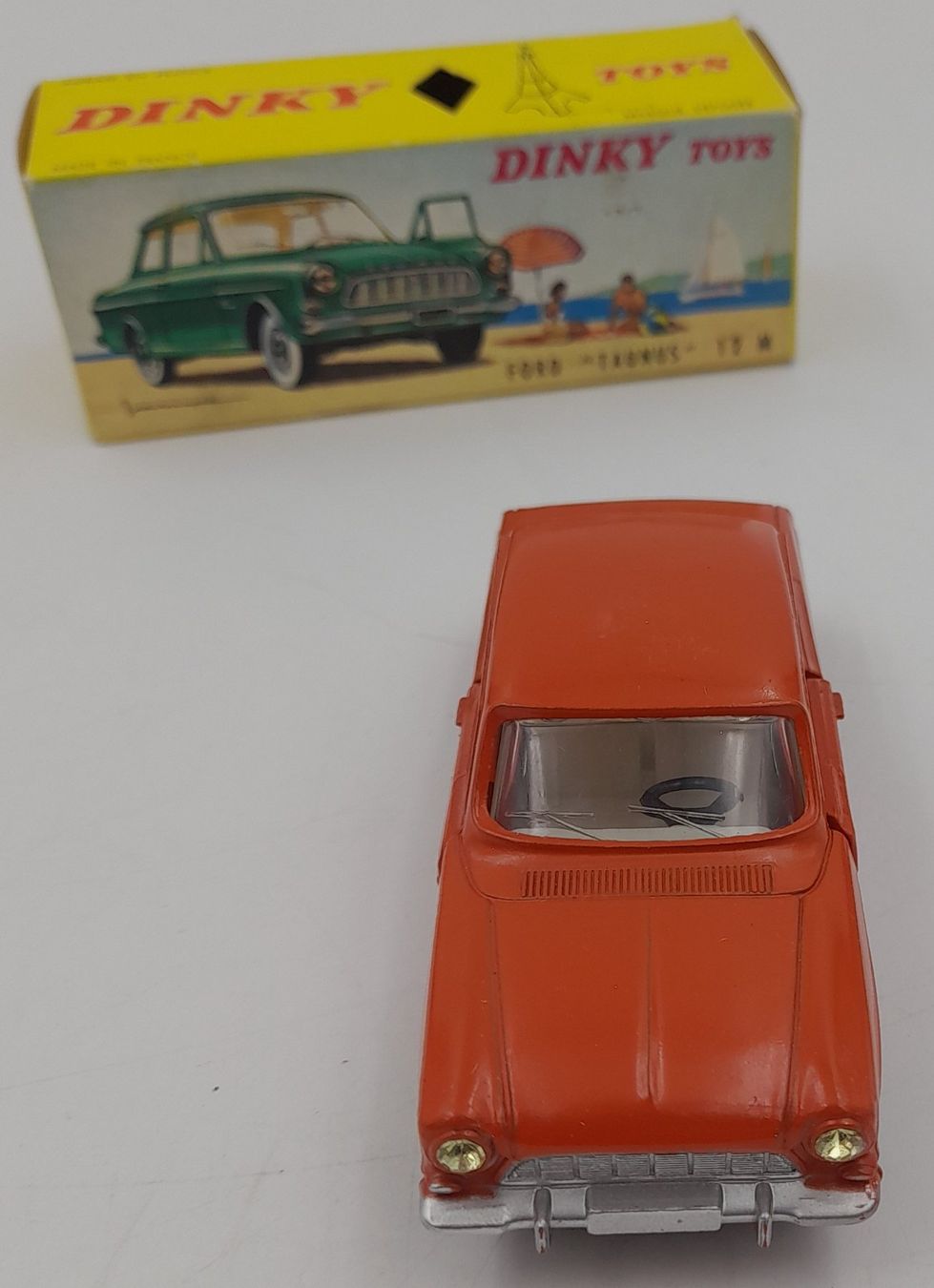 Dinky Toys Ford Taunus 12M n°538 avec boîte d’origine – Meccano France – État proche du neuf