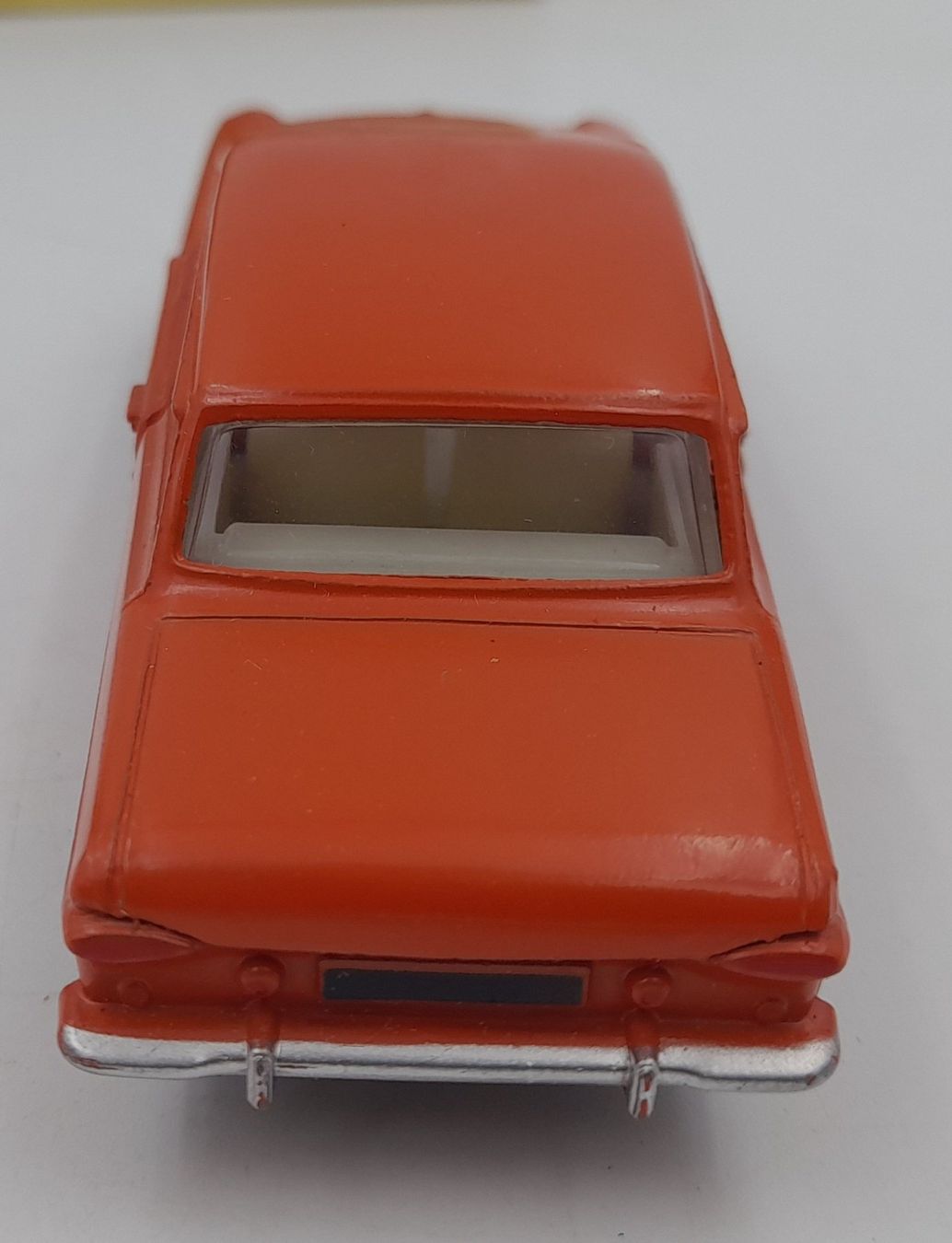 Dinky Toys Ford Taunus 12M n°538 avec boîte d’origine – Meccano France – État proche du neuf