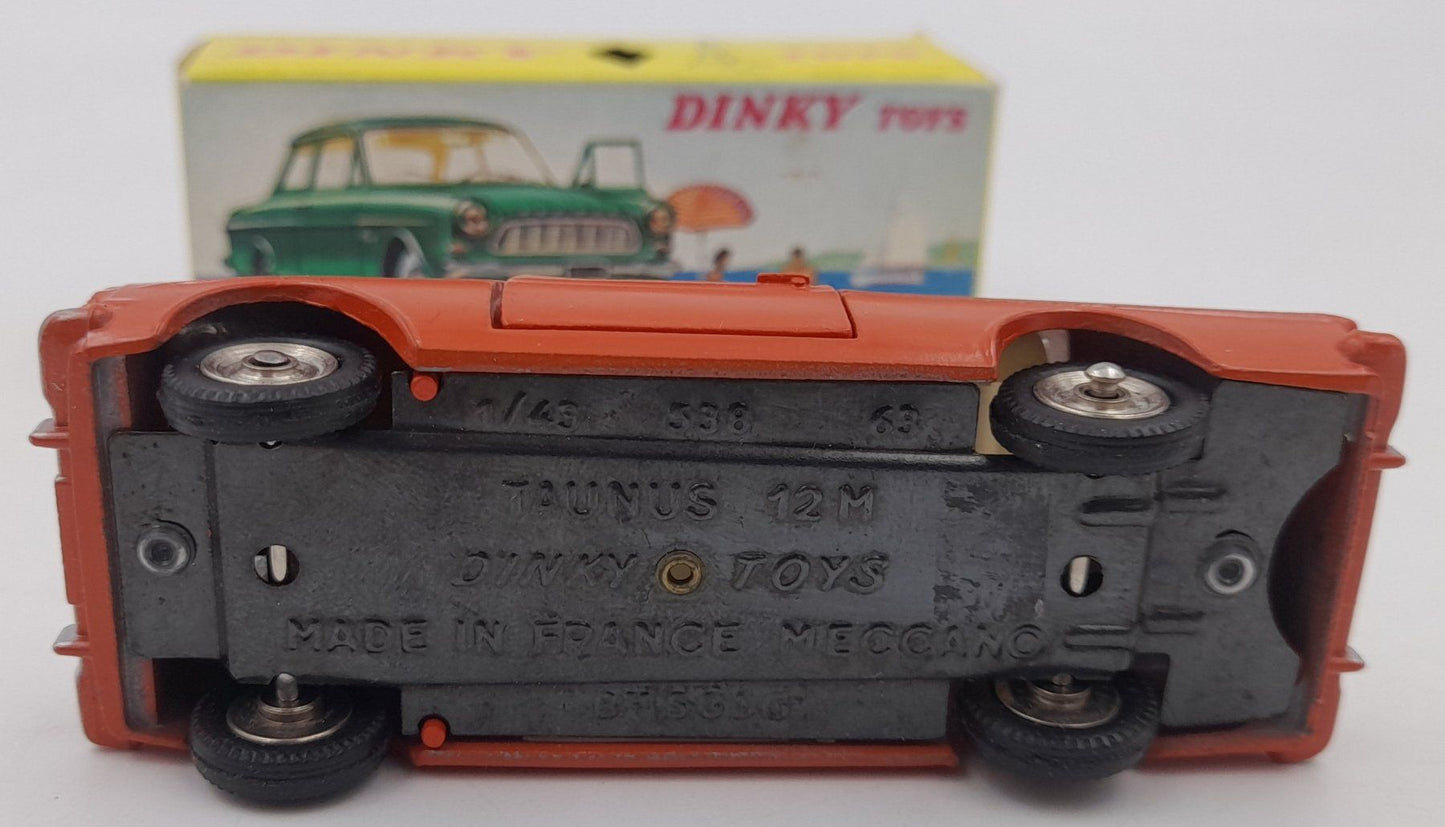 Dinky Toys Ford Taunus 12M n°538 avec boîte d’origine – Meccano France – État proche du neuf
