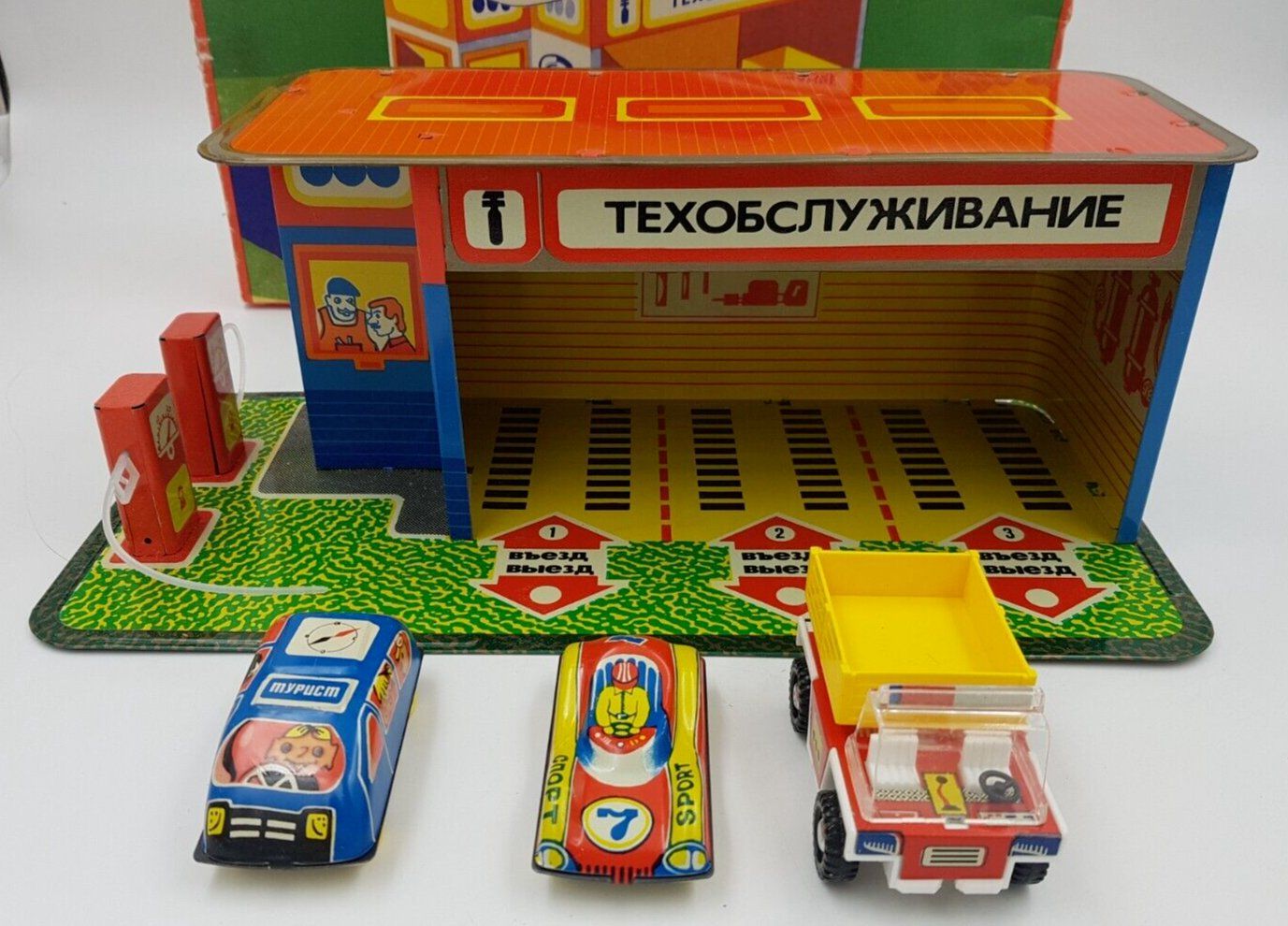 Garage Texaco Russe Années 70 en Tôle – CCPP avec 3 Véhicules