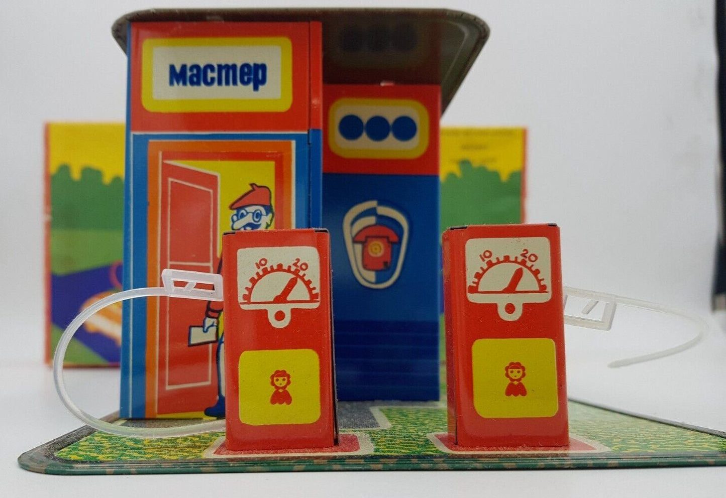 Garage Texaco Russe Années 70 en Tôle – CCPP avec 3 Véhicules