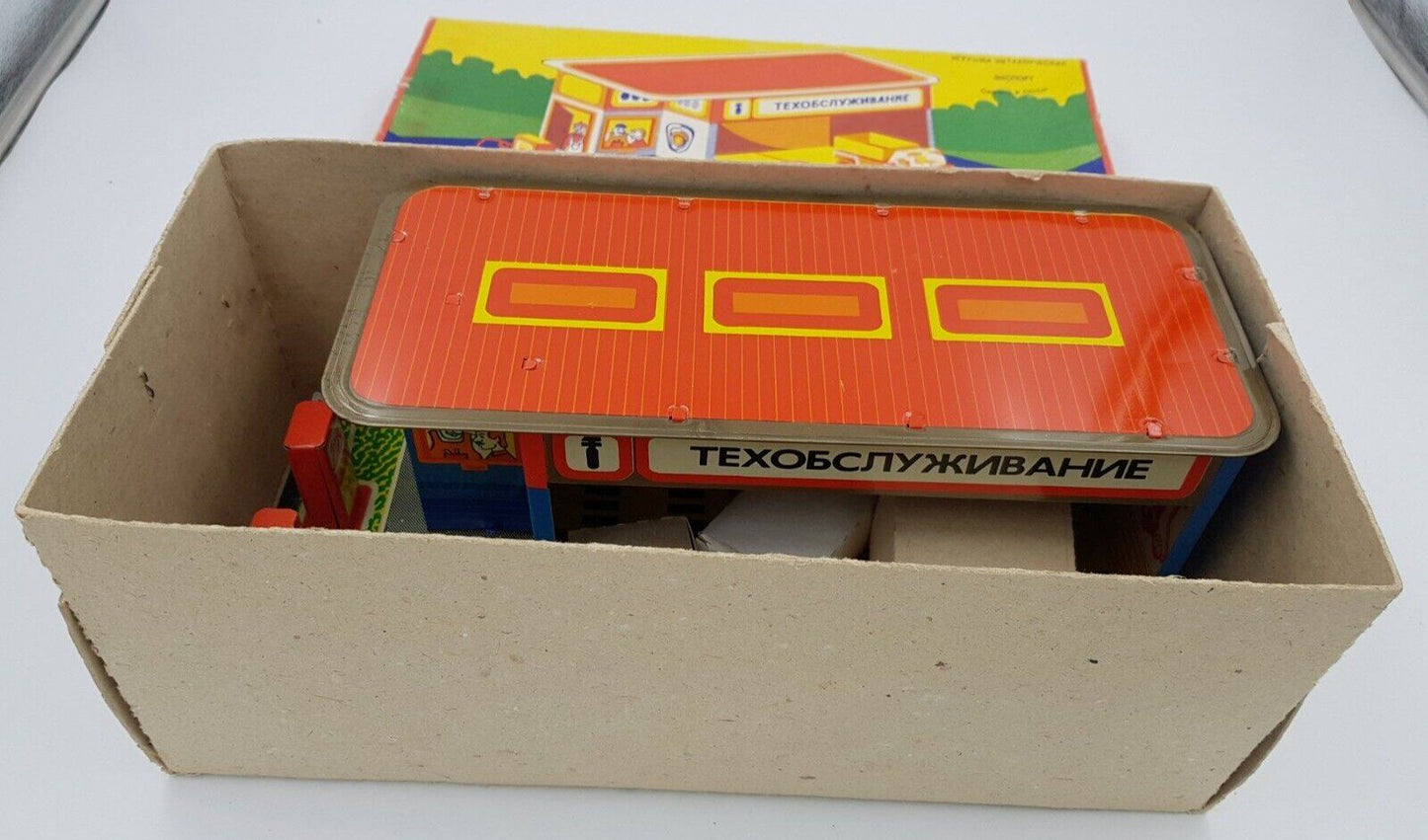 Garage Texaco Russe Années 70 en Tôle – CCPP avec 3 Véhicules