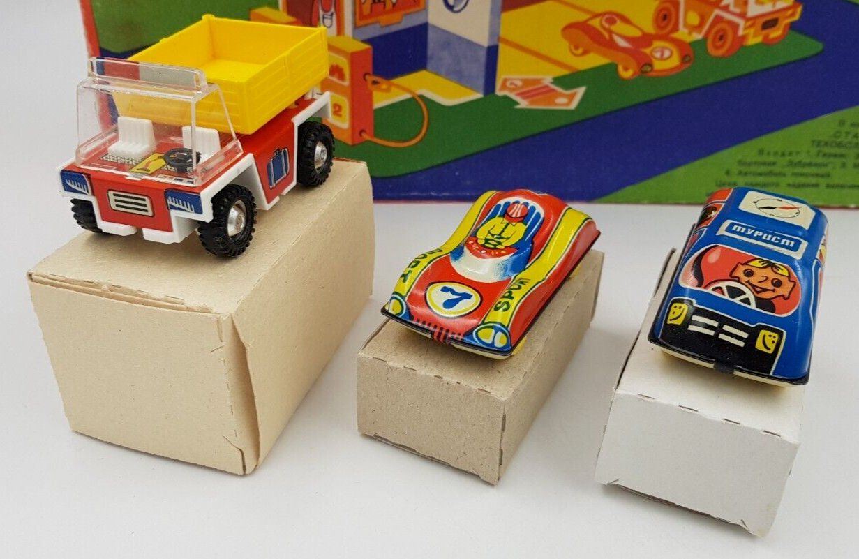 Garage Texaco Russe Années 70 en Tôle – CCPP avec 3 Véhicules