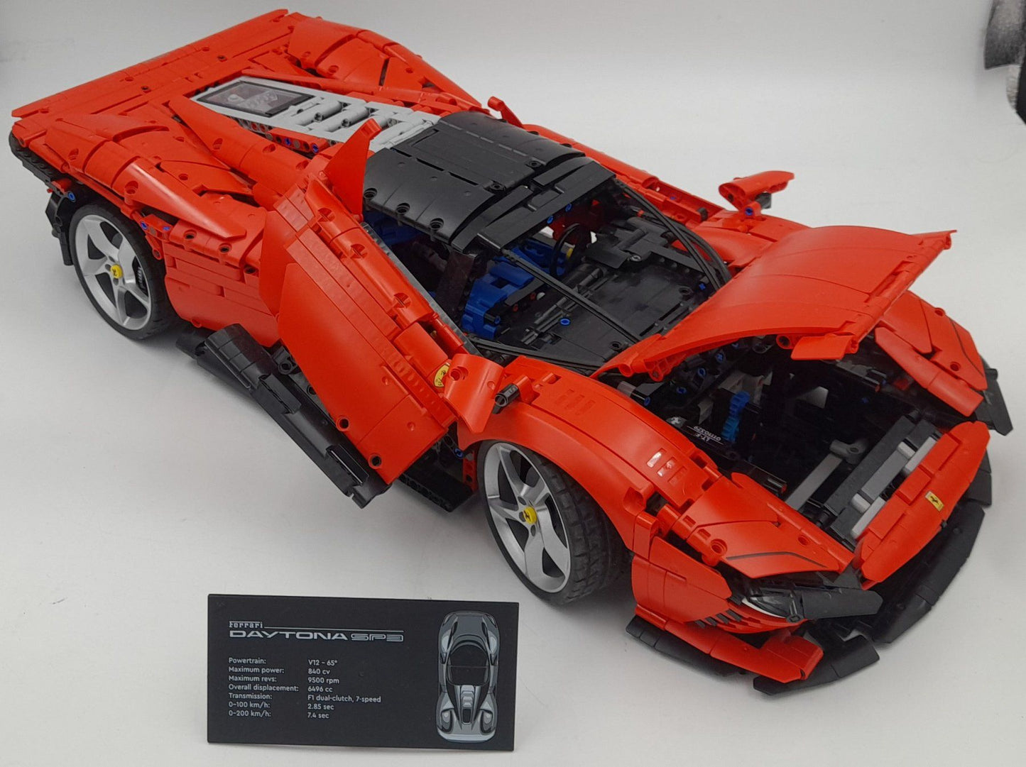 LEGO Technic Ferrari Daytona SP3 42143 – Complet avec boîte et manuels