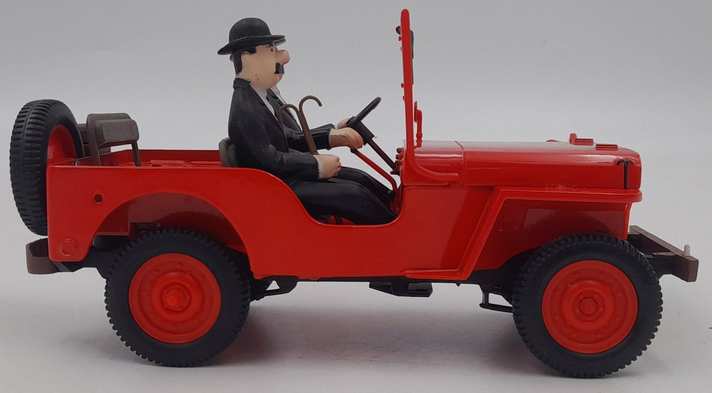 Jeep Rouge Tintin 1/18 avec Dupond et Dupont – Moulinsart Collection