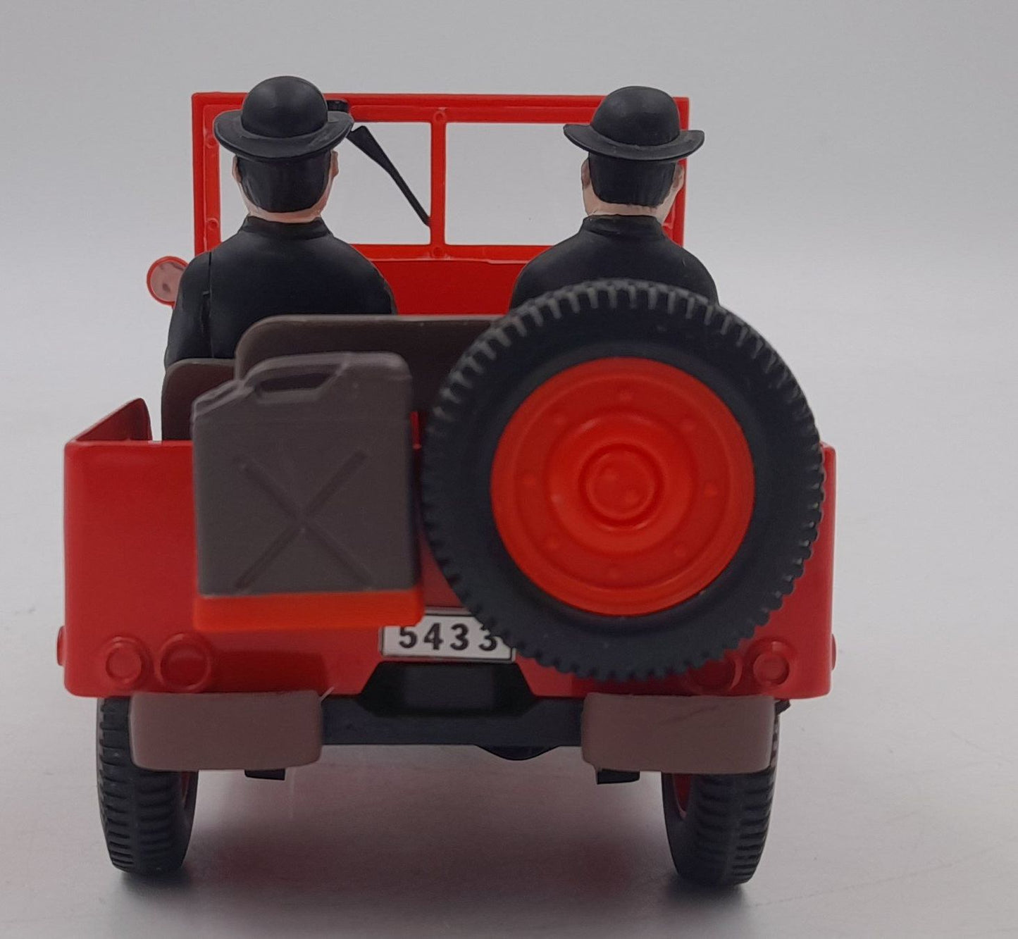 Jeep Rouge Tintin 1/18 avec Dupond et Dupont – Moulinsart Collection