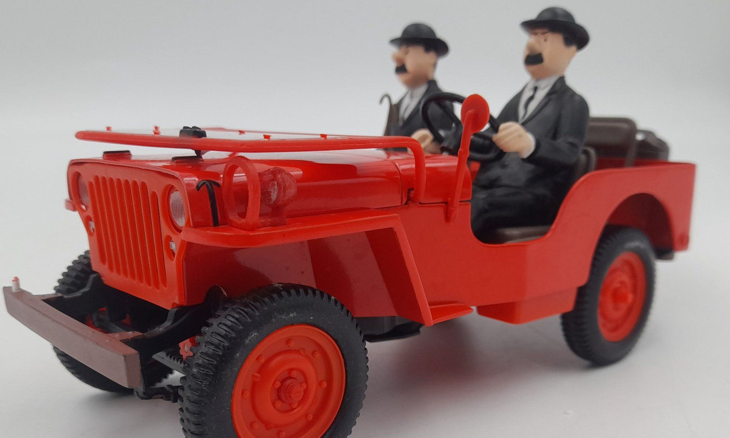 Jeep Rouge Tintin 1/18 avec Dupond et Dupont – Moulinsart Collection